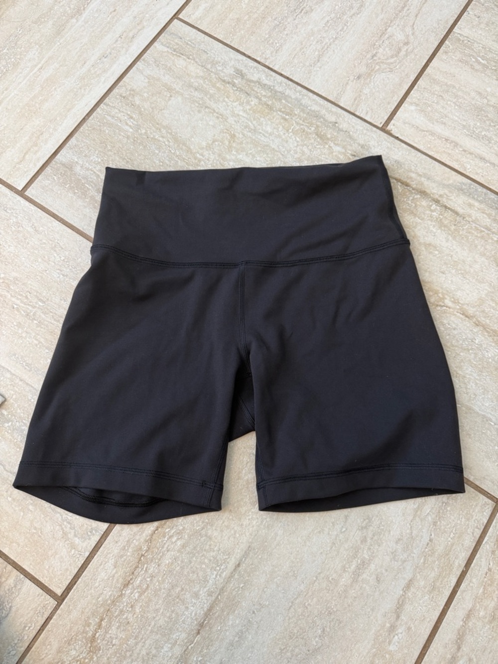 lululemon athletica Wunder Train High-Rise Bike Shorts 6” - Picture 2 of 16